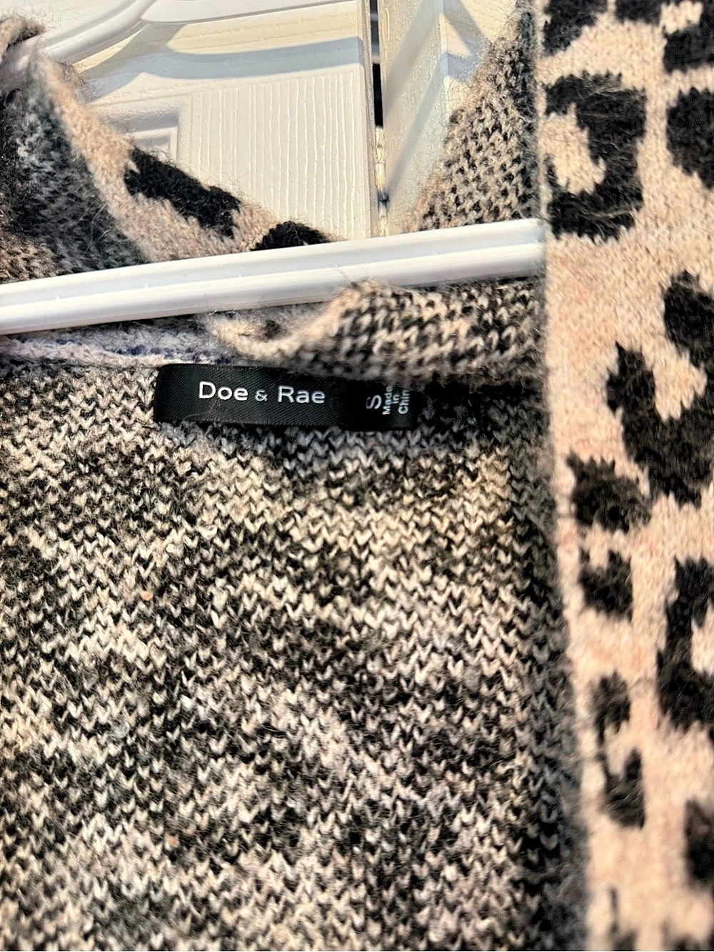 Doe & Rae Leopard Print Cardigan Size Small - Picture 3 of 3
